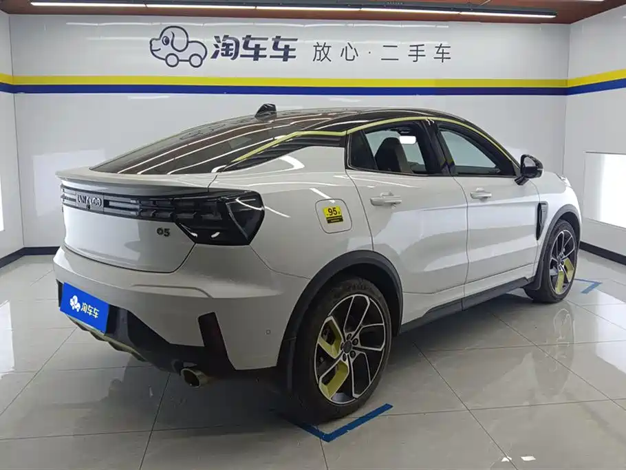 Lynk & Co 05 2020 2.0TD two-wheel drive shines Halo купить на сайте DeffCars