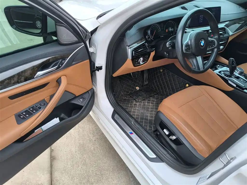 BMW 5 Series 2018 530Li Exclusive M Sports Package купить на сайте DeffCars