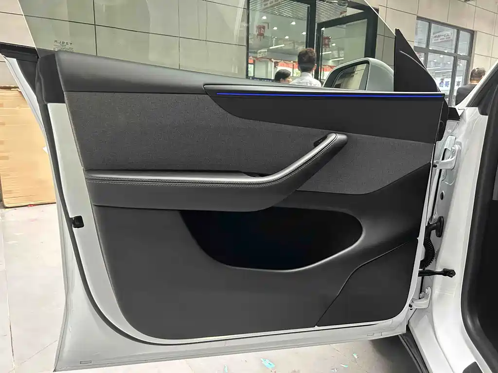 Model Y 2025 rear-wheel drive version купить на сайте DeffCars
