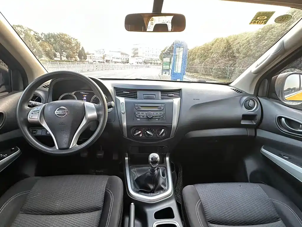 Navara 2021 2.5L facelift manual two-wheel drive smart model QR25 купить на сайте DeffCars