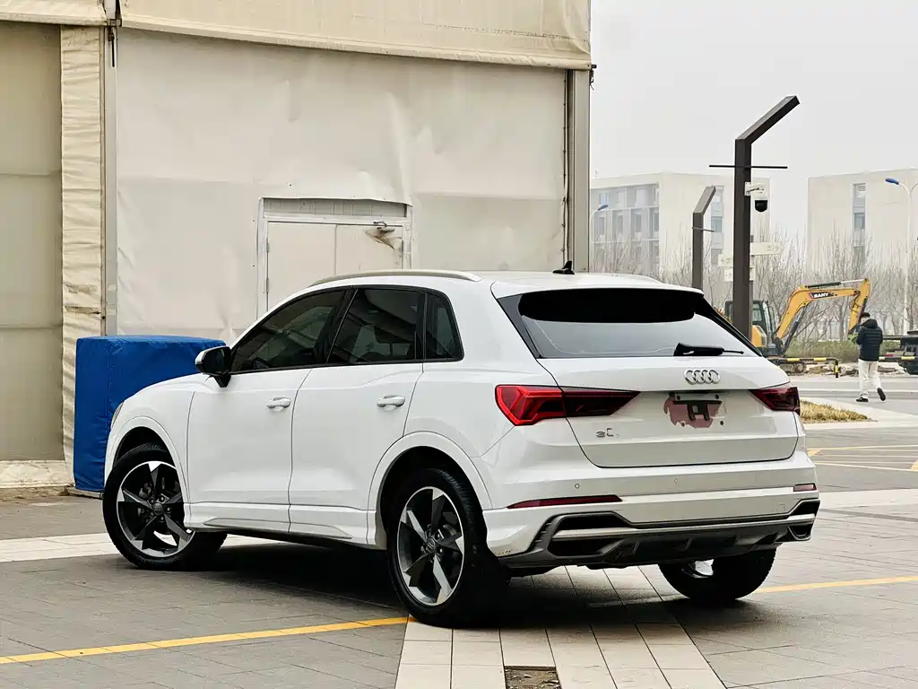 Audi Q3 2019 35 TFSI Fashionable and Dynamic купить на сайте DeffCars