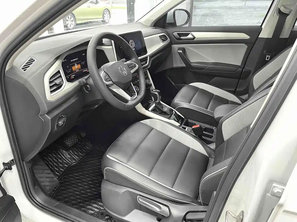 T-ROC 2023 280TSI DSG two-wheel drive time version купить на сайте DeffCars