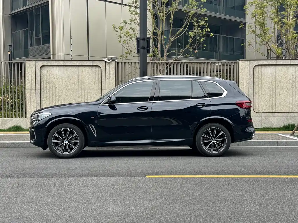 BMW X5 2022 xDrive 30Li Exclusive M Sports Package купить на сайте DeffCars