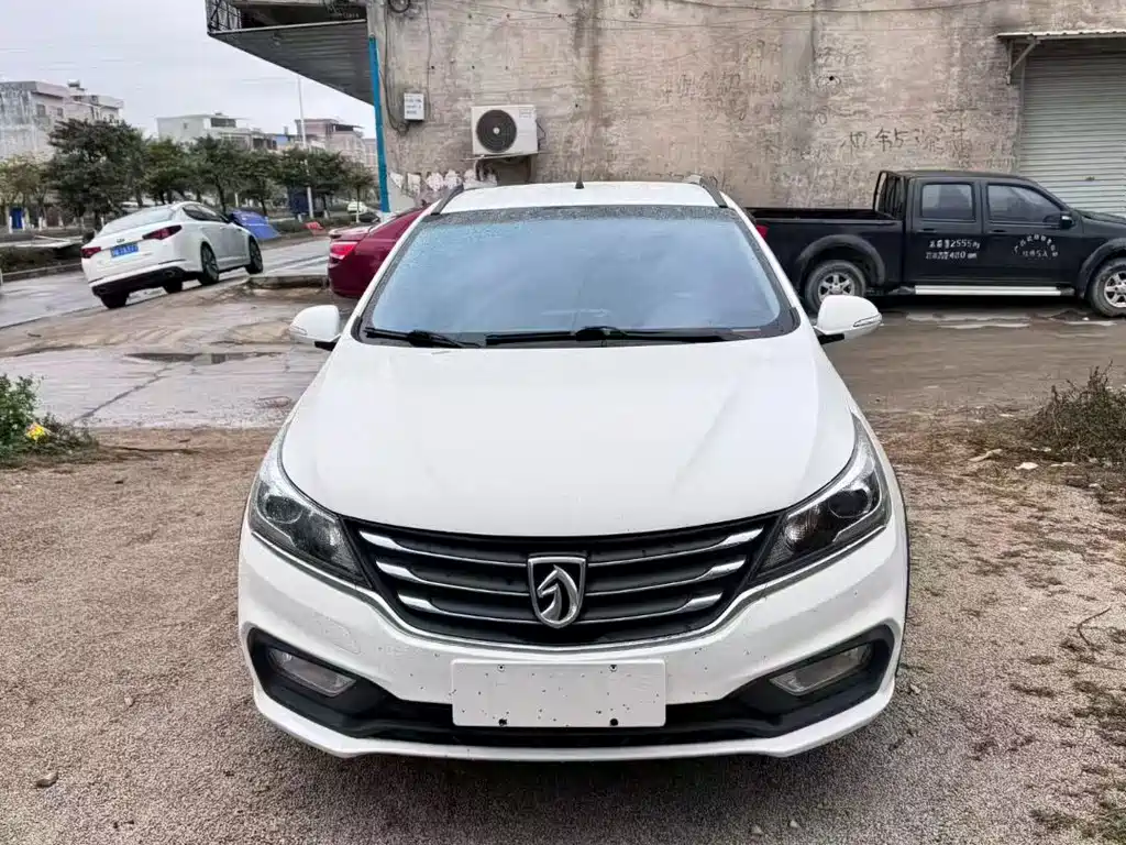 Baojun 310W 2017 1.5L manual fashion model National V купить на сайте DeffCars