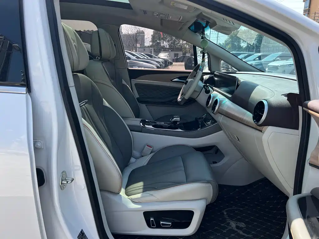 Fengxing Yacht 2022 1.5T DCT Wave Chasing Edition купить на сайте DeffCars