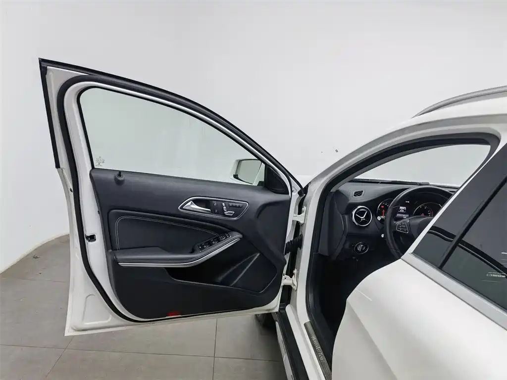 Mercedes-Benz GLA 2018 GLA 200 Fashion Model купить на сайте DeffCars