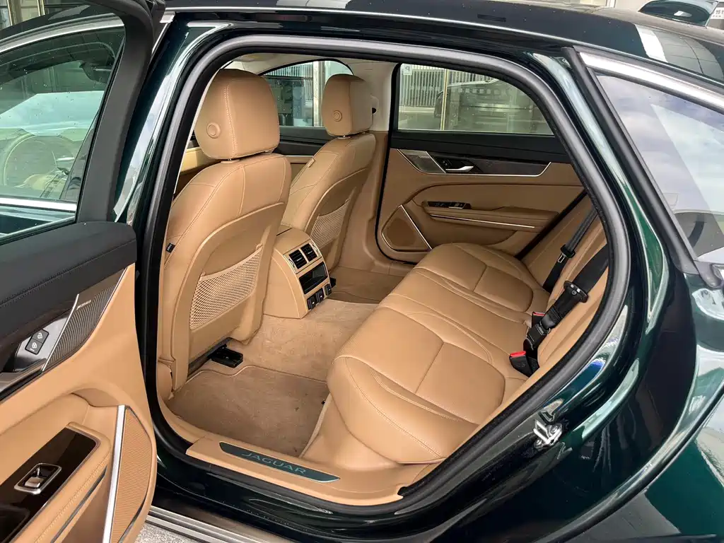 Jaguar XFL 2025 2.0T P250 two-wheel drive exclusive luxury version купить на сайте DeffCars