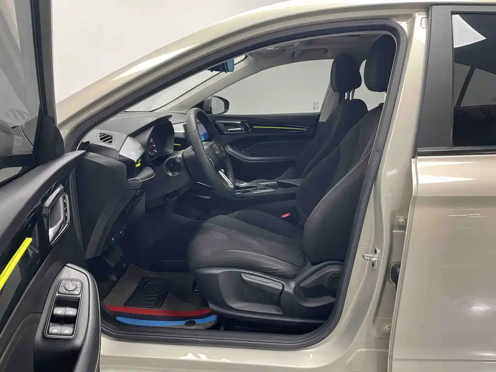 Roewe i5 2021 1.5L CVT Platinum Edition купить на сайте DeffCars