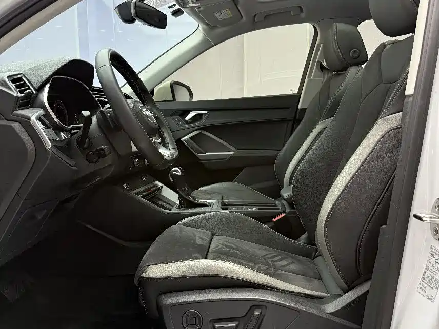 Audi Q3 2022 35 TFSI Fashionable and Dynamic купить на сайте DeffCars