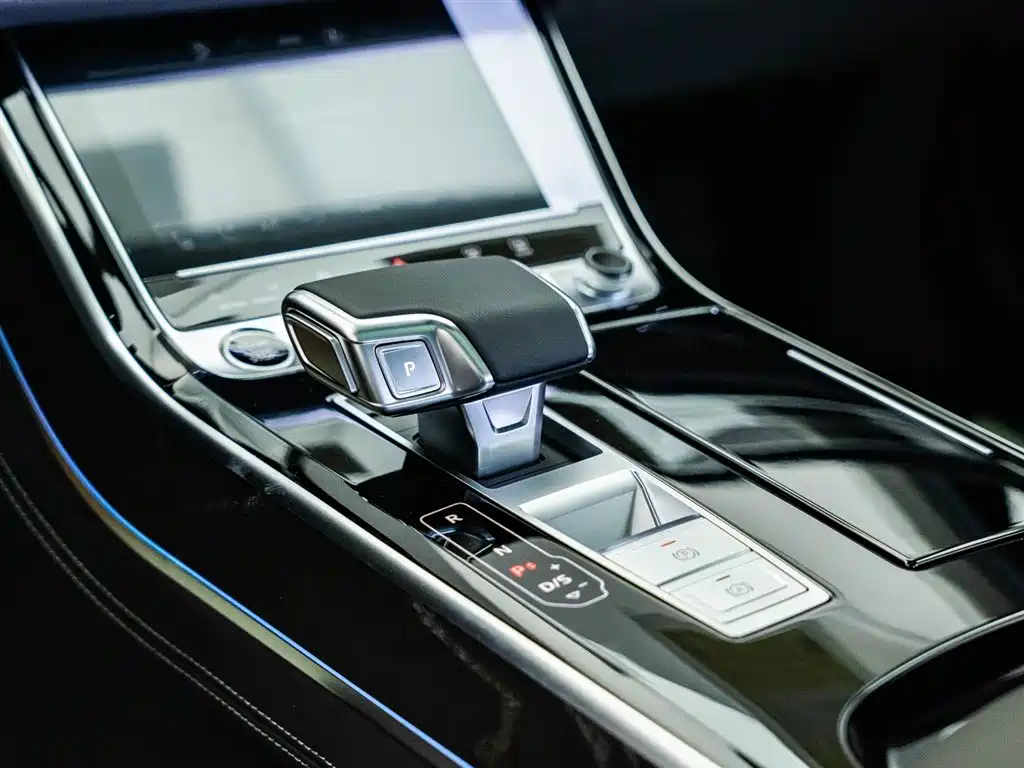 Audi A8 2025 A8L 50 TFSI quattro Premium Selection купить на сайте DeffCars