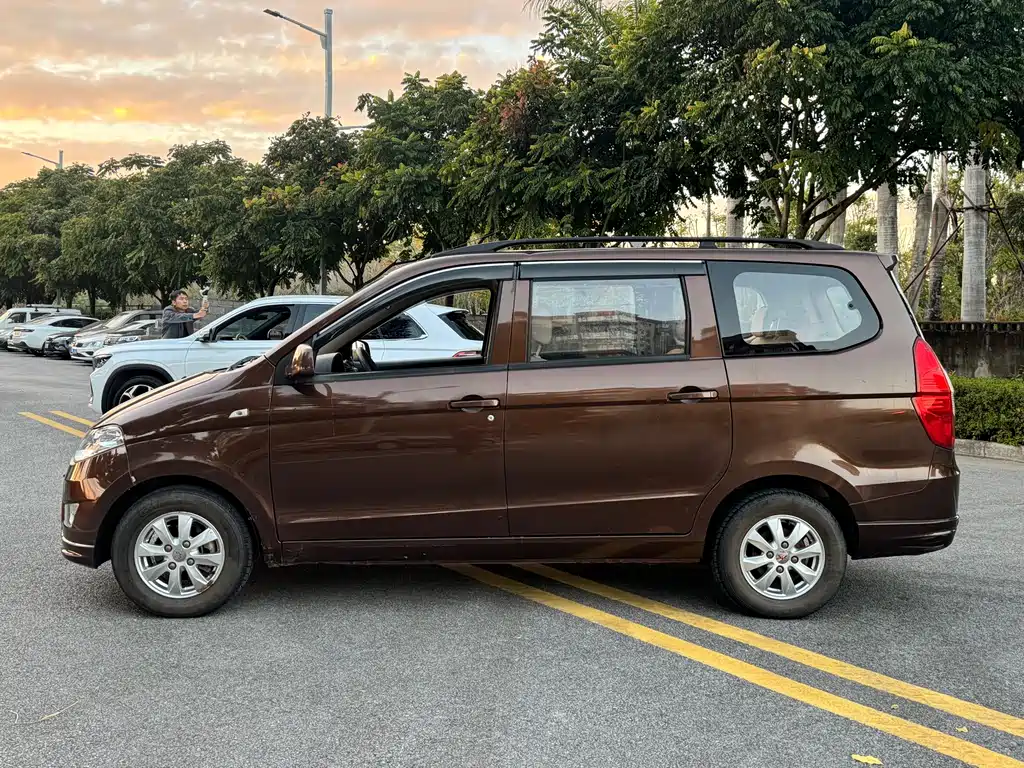 Wuling Hongguang 2014 1.5L S standard model купить на сайте DeffCars