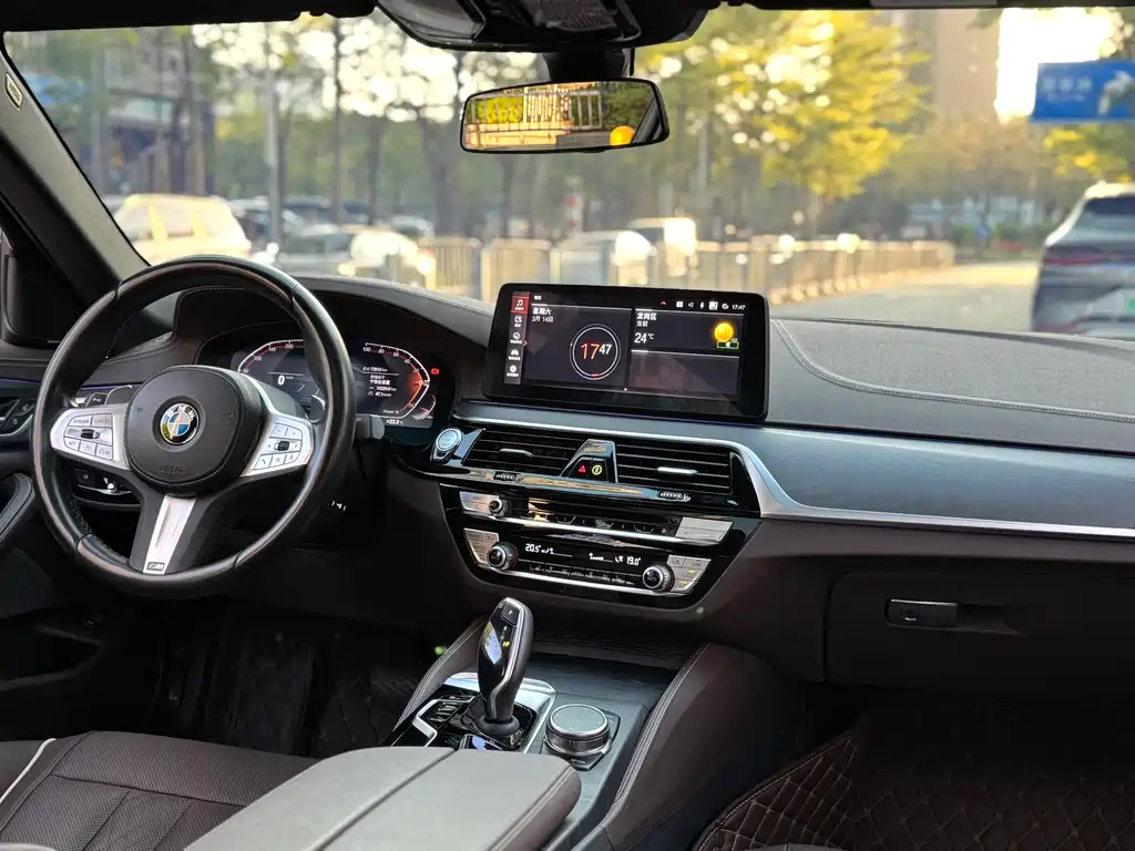 BMW 5 Series 2023 530Li Leading M Sports Package купить на сайте DeffCars