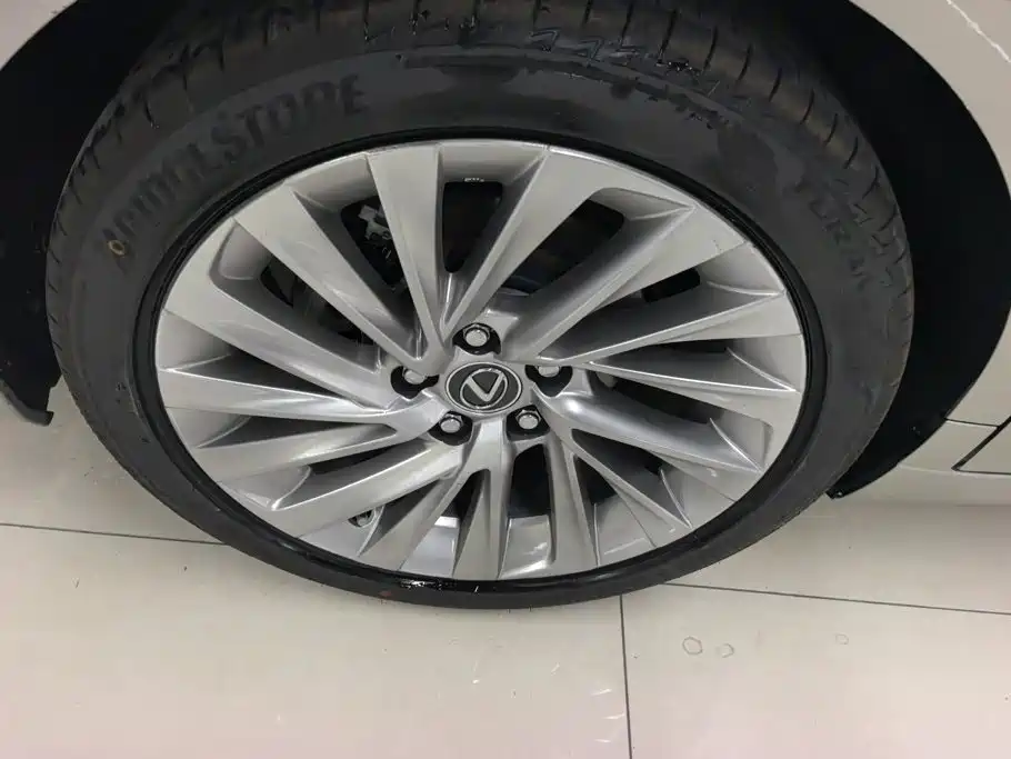 Lexus ES 2020 300h Executive Edition купить на сайте DeffCars