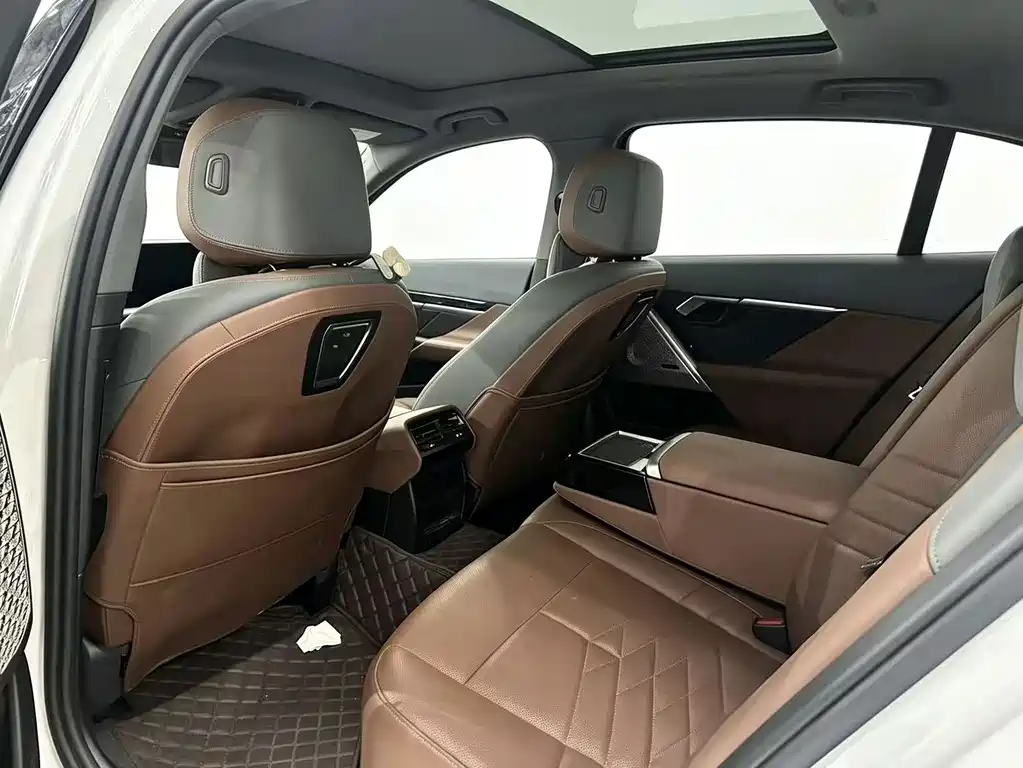 BMW 5 Series 2024 530Li Premium Luxury Package купить на сайте DeffCars