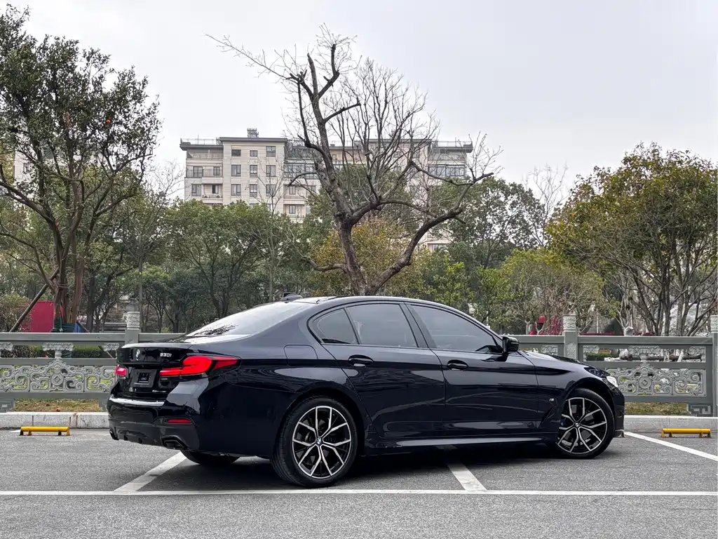 BMW 5 Series Imported 2022 Facelift 530i Fashion Edition M Sports Package купить на сайте DeffCars