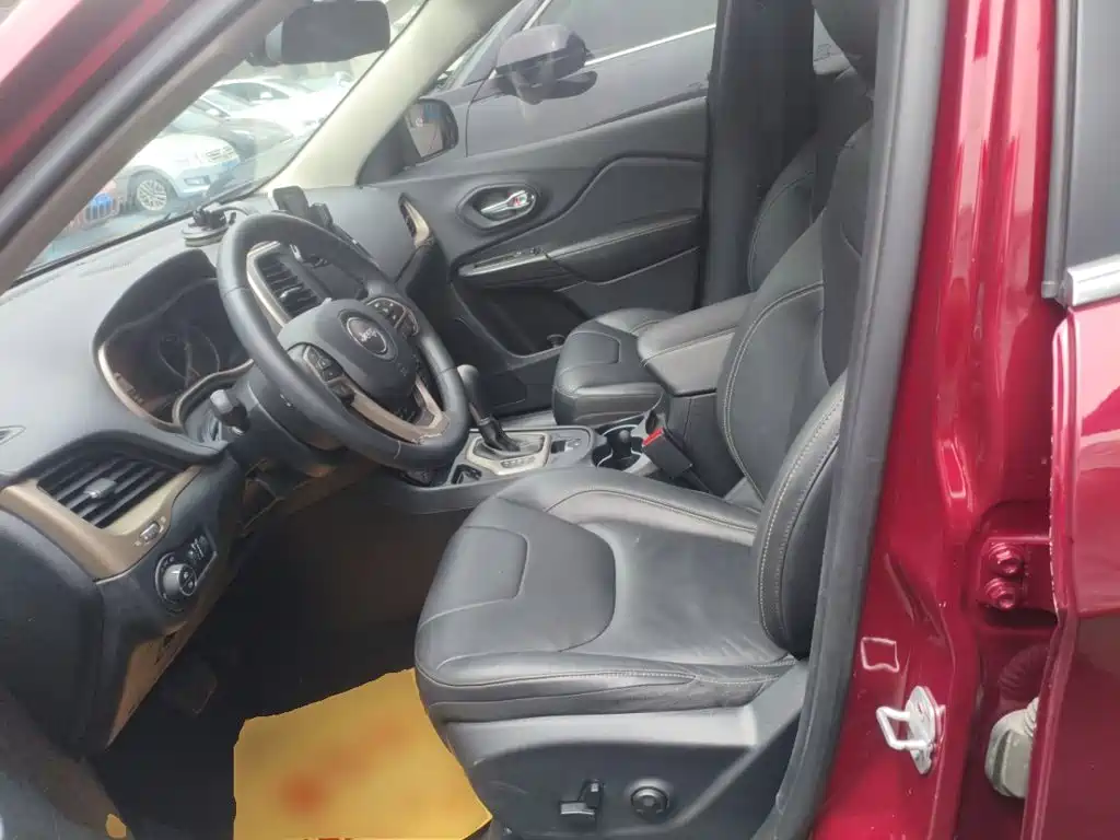 Cherokee (Китай) 2016 2.0L Superior Edition купить на сайте DeffCars
