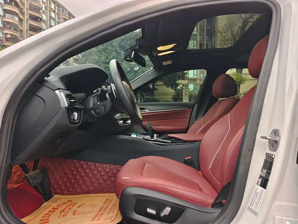 BMW 5 Series 2023 530Li Leading M Sports Package купить на сайте DeffCars