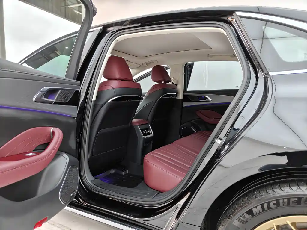 Hongqi H5 2023 2.0T Automatic Intelligent Connected Flag Edition купить на сайте DeffCars