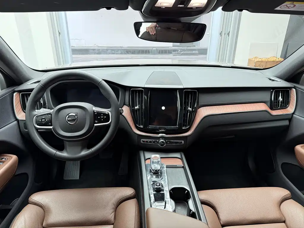 Volvo XC60 2025 B5 four-wheel drive Zhiyuan luxury version купить на сайте DeffCars