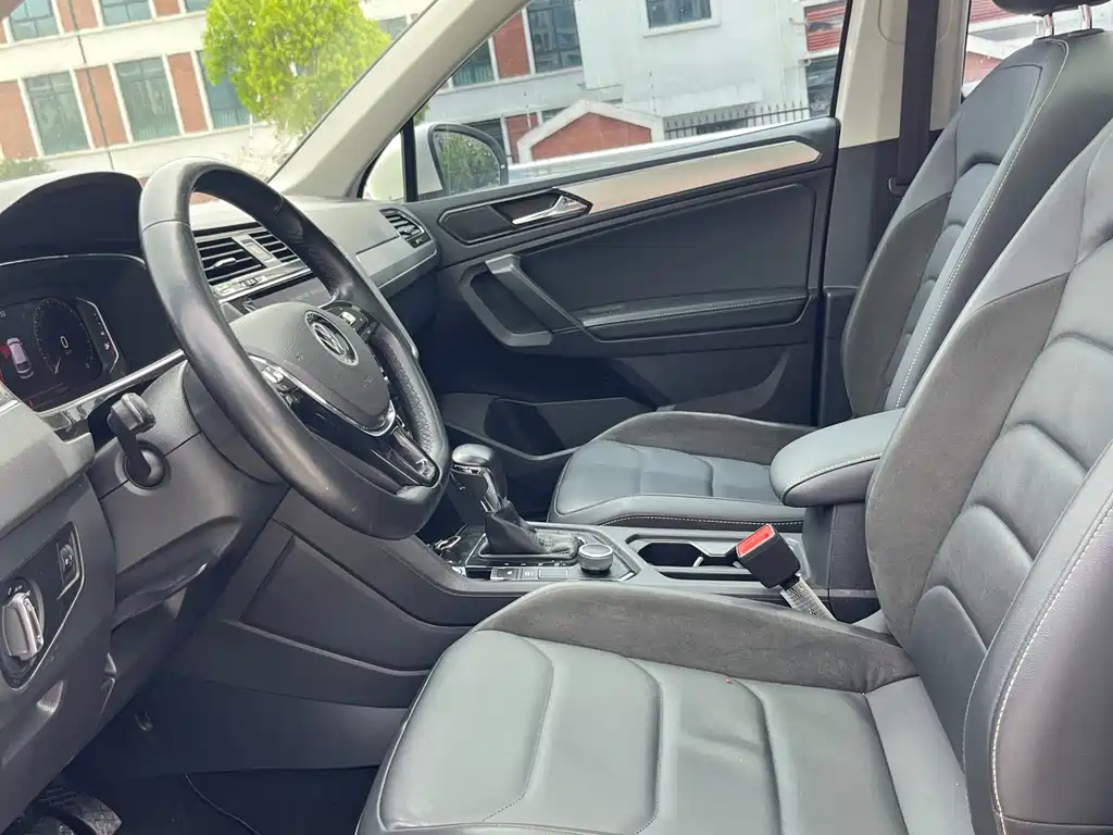 Tiguan L 2021 330TSI automatic two-wheel drive smart version купить на сайте DeffCars