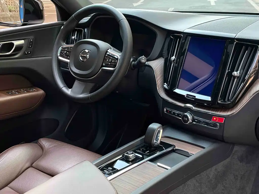 Volvo XC60 plug-in hybrid 2023 T8 plug-in hybrid long-range four-wheel drive Zhiyuan luxury version купить на сайте DeffCars