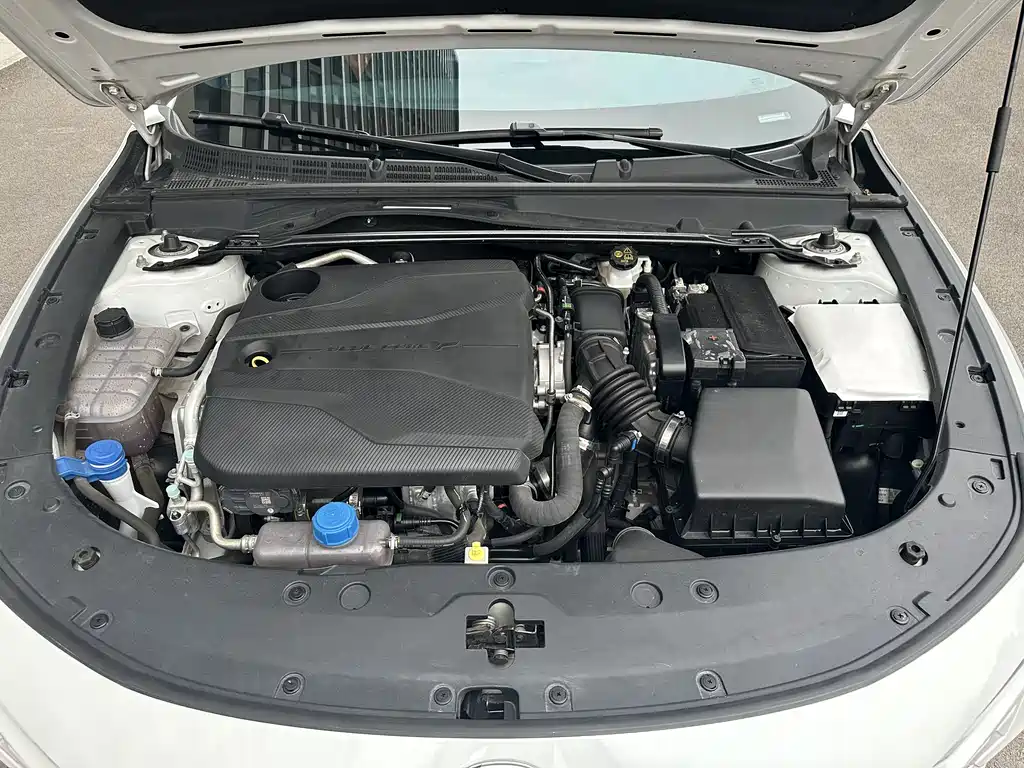 Changan UNI-V 2022 1.5T premium model купить на сайте DeffCars