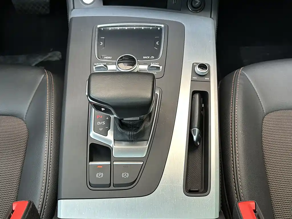 Audi Q5L 2018 40 TFSI enjoys fashionable style, National V купить на сайте DeffCars