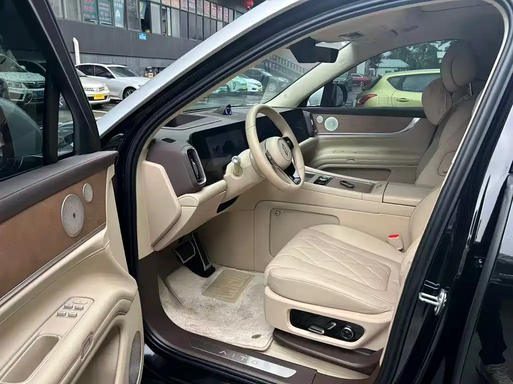 Wenjie M9 2024 extended range Ultra version 42kWh 6-seater version купить на сайте DeffCars