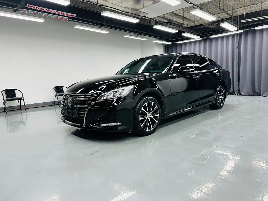 Crown 2018 2.0T Fashion Edition купить на сайте DeffCars