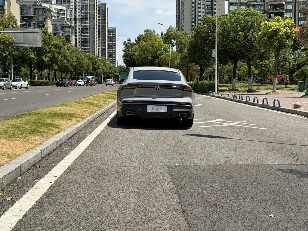 Changan UNI-V 2024 1.5T Premium купить на сайте DeffCars