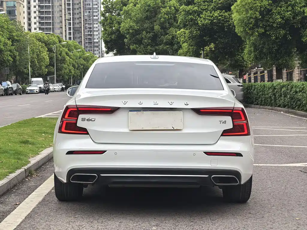 Volvo S60 2021 T4 Zhiyi Luxury Edition купить на сайте DeffCars
