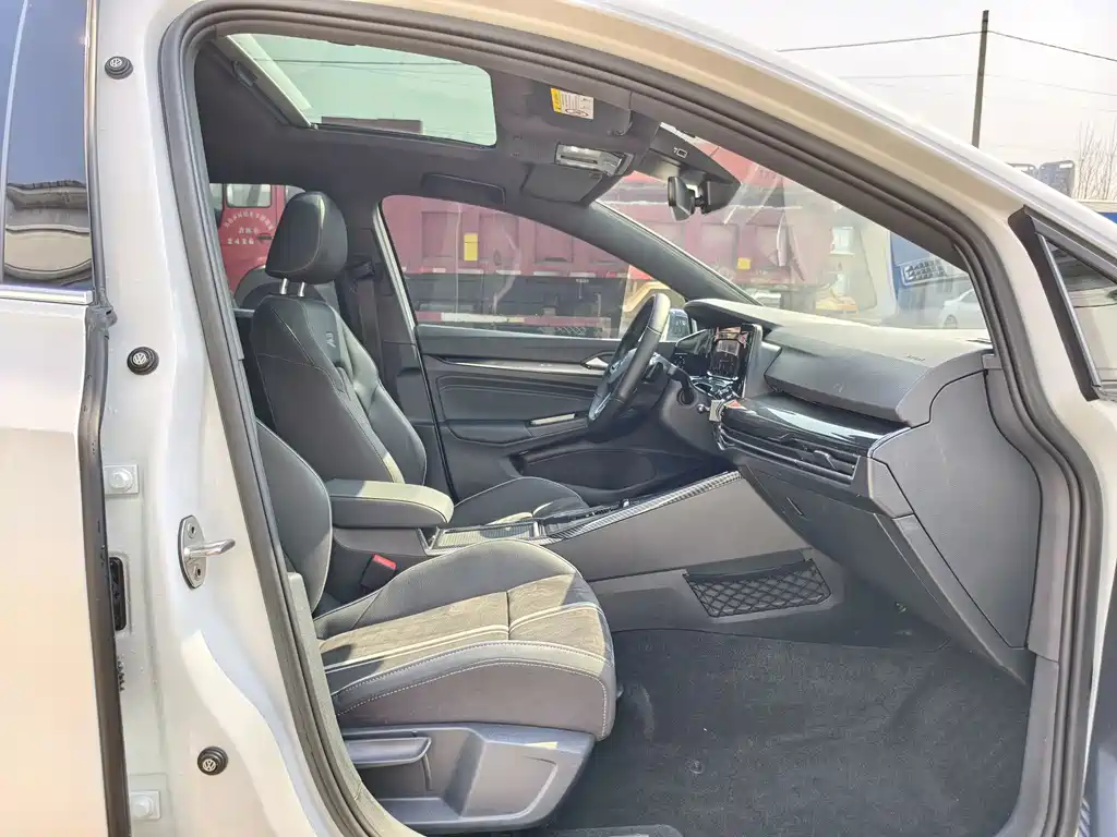 Golf 2023 280TSI DSG R-Line купить на сайте DeffCars