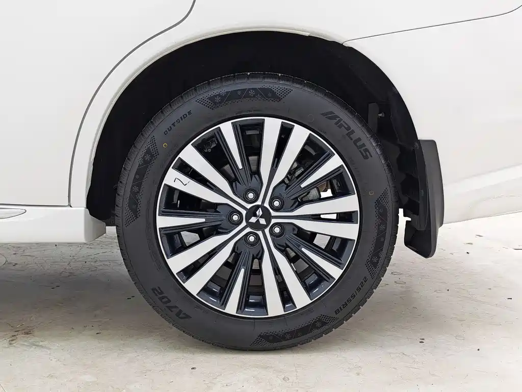 Outlander 2021 facelift 2.0L 2WD smooth version 5 seats купить на сайте DeffCars