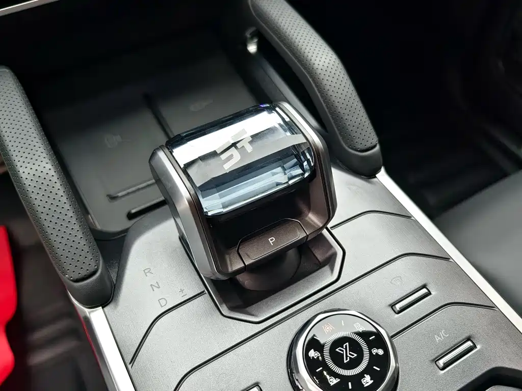 Jietu Traveler 2023 2.0T four-wheel drive crossover PRO+ купить на сайте DeffCars