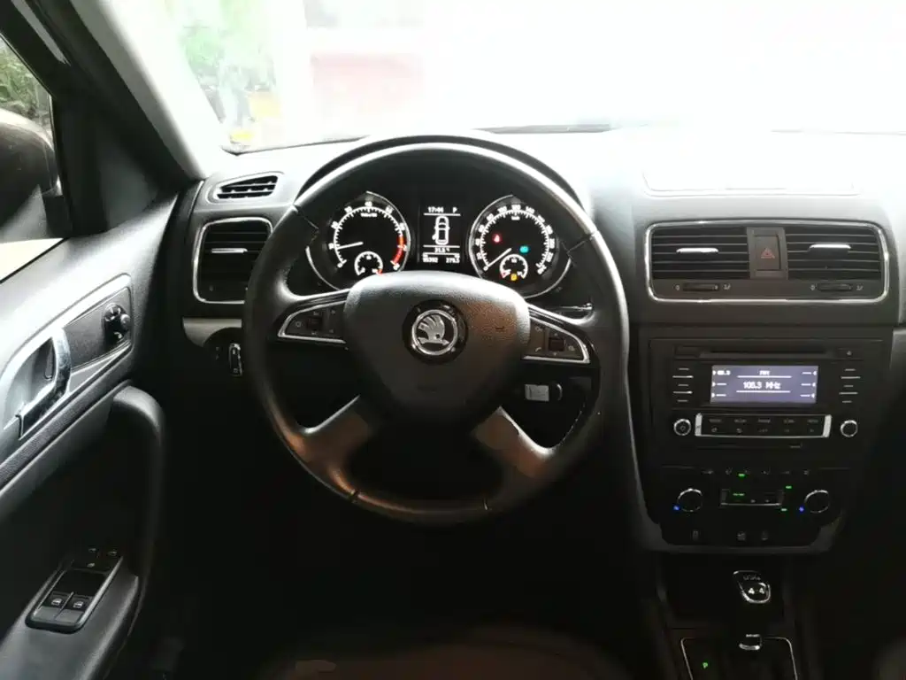 Yeti 2014 1.8TSI DSG Polar Edition купить на сайте DeffCars