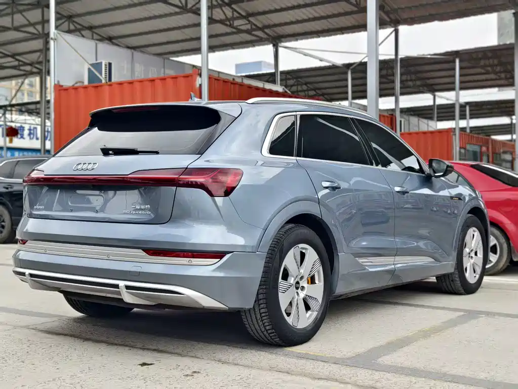 Audi e-tron 2021 50 quattro luxury model купить на сайте DeffCars