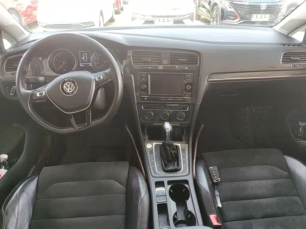 Golf 2018 230TSI automatic luxury model купить на сайте DeffCars
