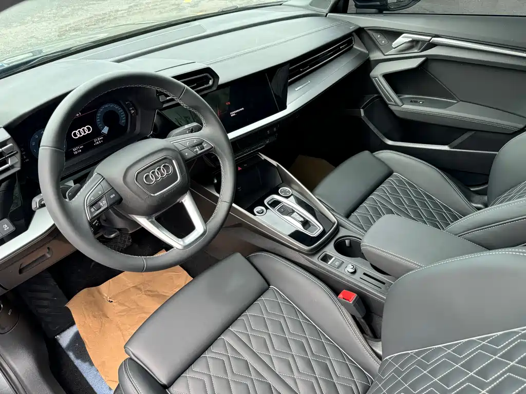 Audi A3 2025 A3L Limousine 35TFSI Flying Spur Exclusive купить на сайте DeffCars