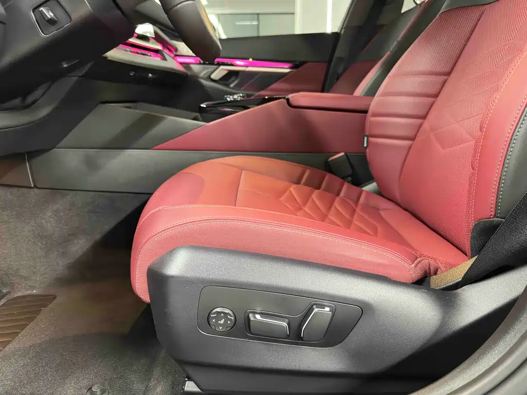 BMW 5 Series 2025 530Li Exclusive M Sports Package купить на сайте DeffCars