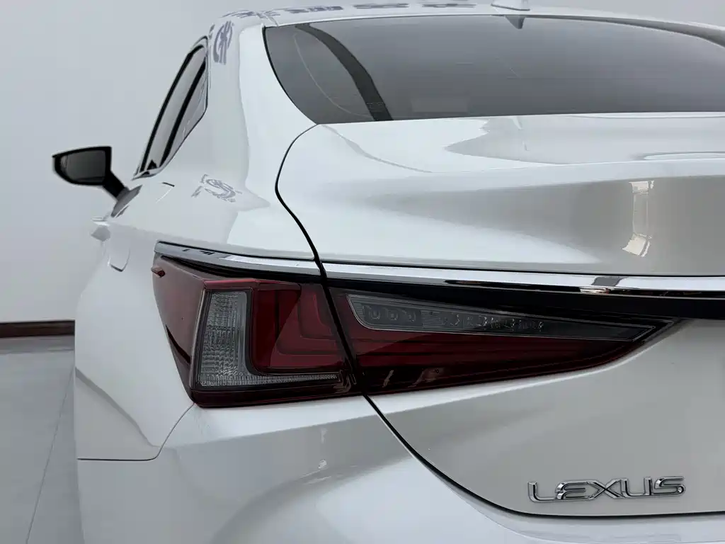 Lexus ES 2023 200 Excellence Edition купить на сайте DeffCars