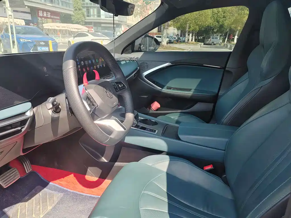 MG7 2023 2.0T Automatic Beauty Hunting Exclusive Edition купить на сайте DeffCars