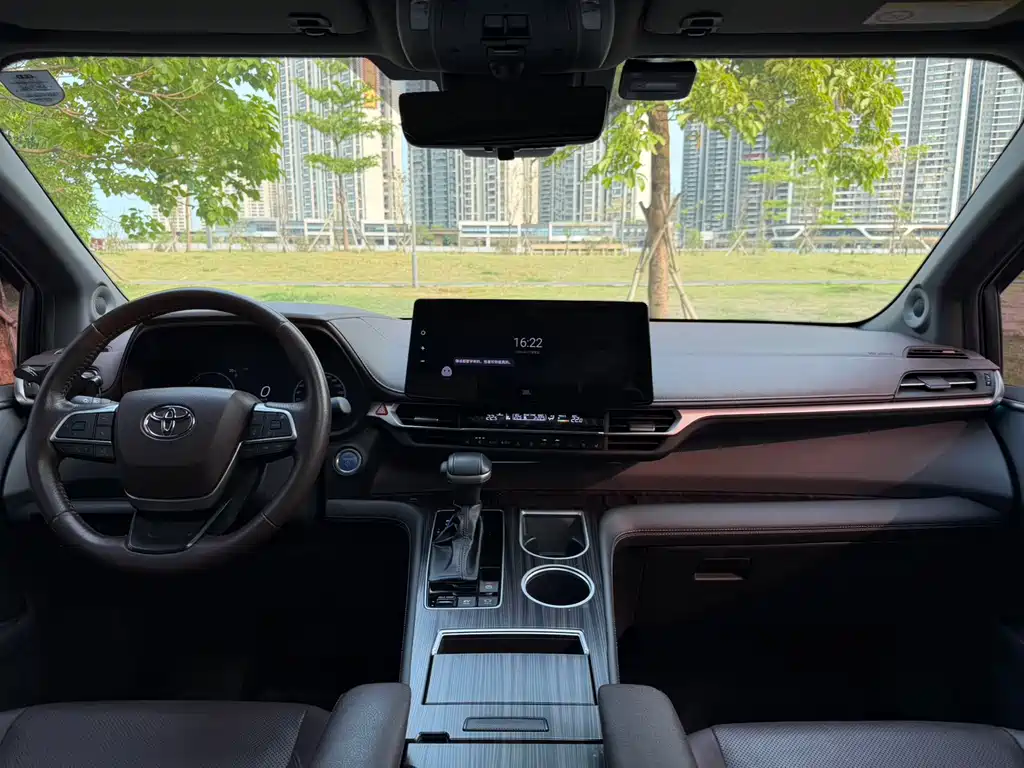 SIENNA 2023 2.5L Hybrid Platinum Edition купить на сайте DeffCars