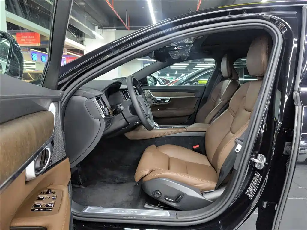 Volvo S90 2025 B5 Zhiyuan Luxury Edition купить на сайте DeffCars