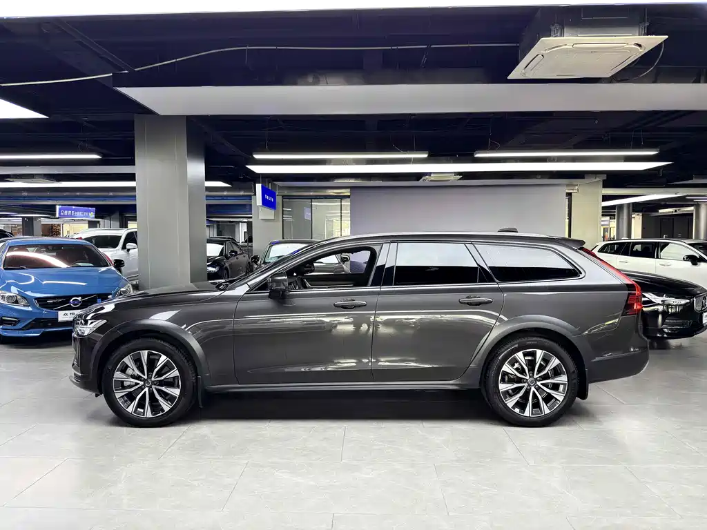 Volvo V90 2024 Cross Country B5 AWD Zhiyuan Edition купить на сайте DeffCars