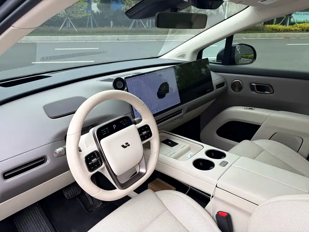 Ideal i8 2025 Standard Edition купить на сайте DeffCars