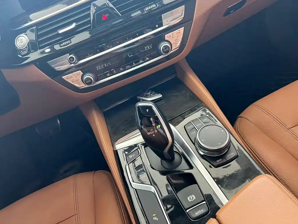 BMW 5 Series 2018 facelift 530Li leading M sports package купить на сайте DeffCars
