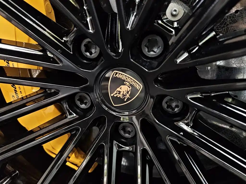 Urus SE 2025 4.0T Standard Edition купить на сайте DeffCars