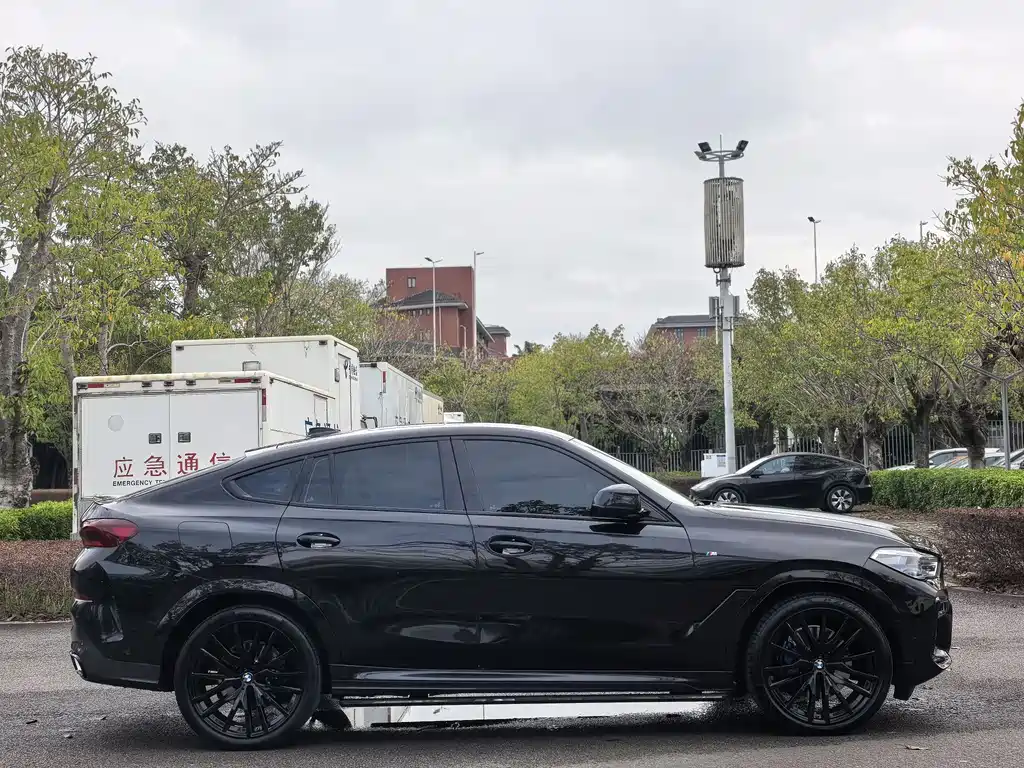 BMW X6 2022 facelift second xDrive40i exclusive M sports package купить на сайте DeffCars