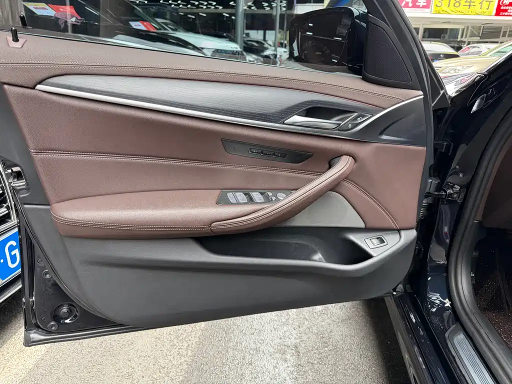 BMW 5 Series 2023 facelift 530Li leading M sports package купить на сайте DeffCars