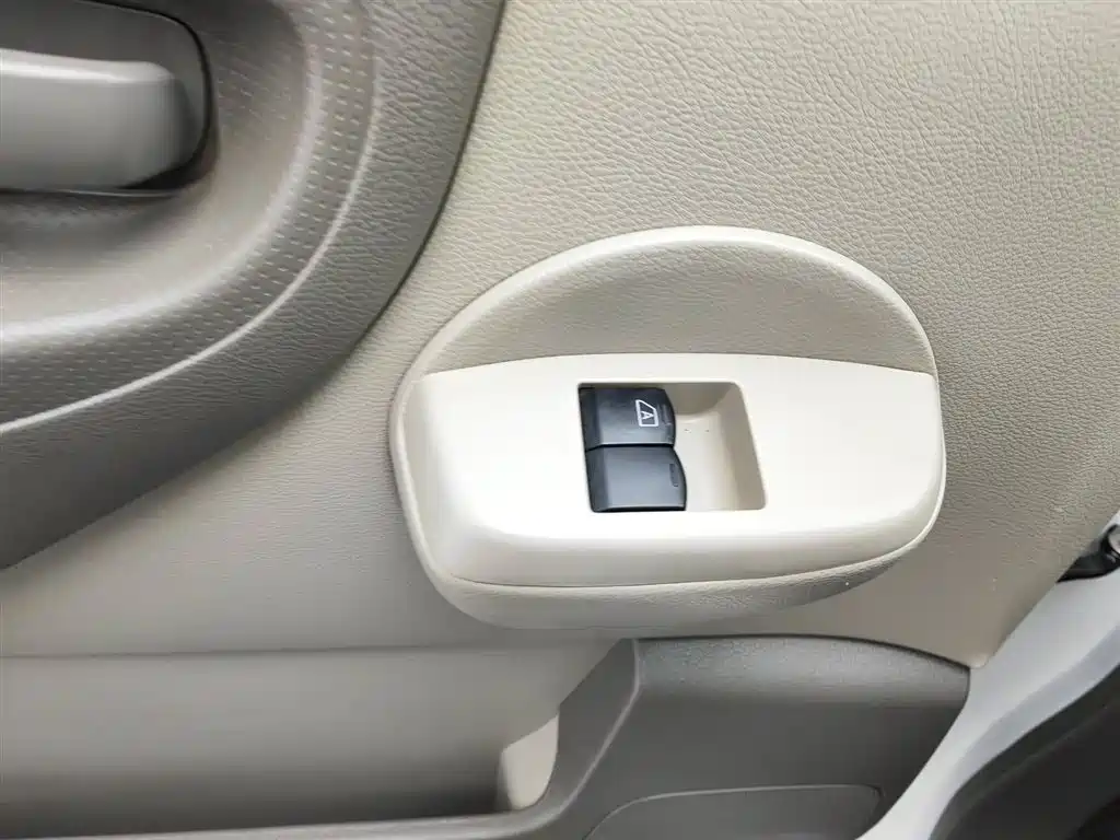 Nissan NV200 2018 1.6L CVT luxury model купить на сайте DeffCars